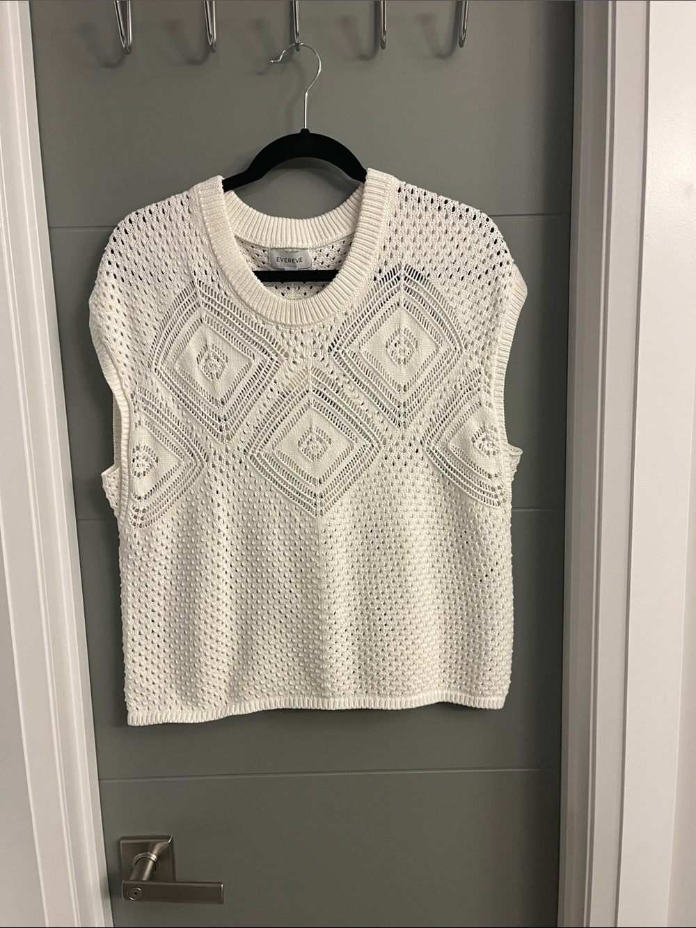 Evereve white Crochet Knit Sleeveless Sweater top Sz L